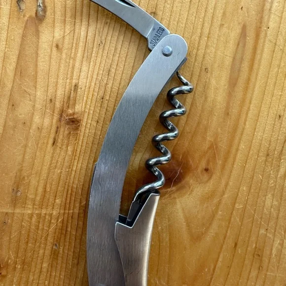 Black Wine Accessory Set - Picture 5 of 9